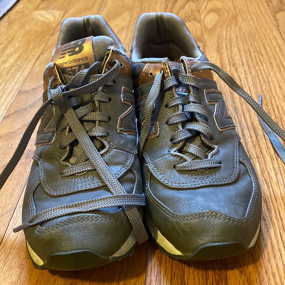 Newbalance performance 574 tennis shoes, metallic grey and metallic pink color